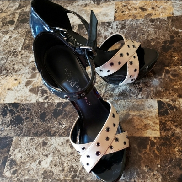 🎉🎉HP🎉🎉 Edgy Rock and Republic Strappy Heels - Picture 2 of 7